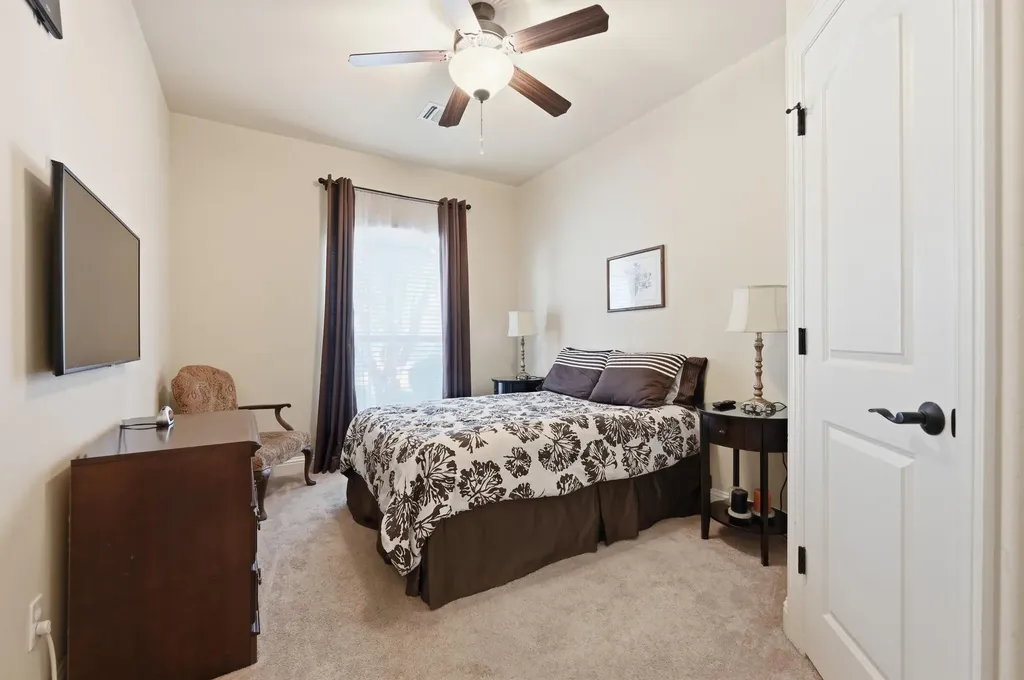 127 Via Villina Buda TX 78610