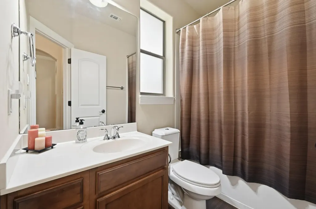 127 Via Villina Buda TX 78610