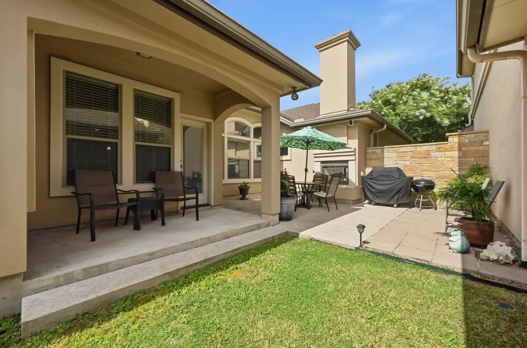 127 Via Villina Buda TX 78610