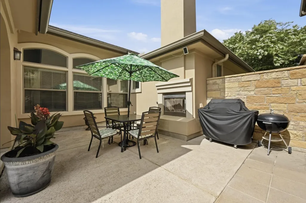 127 Via Villina Buda TX 78610