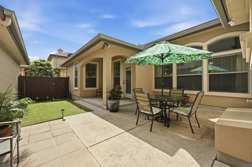 127 Via Villina Buda TX 78610
