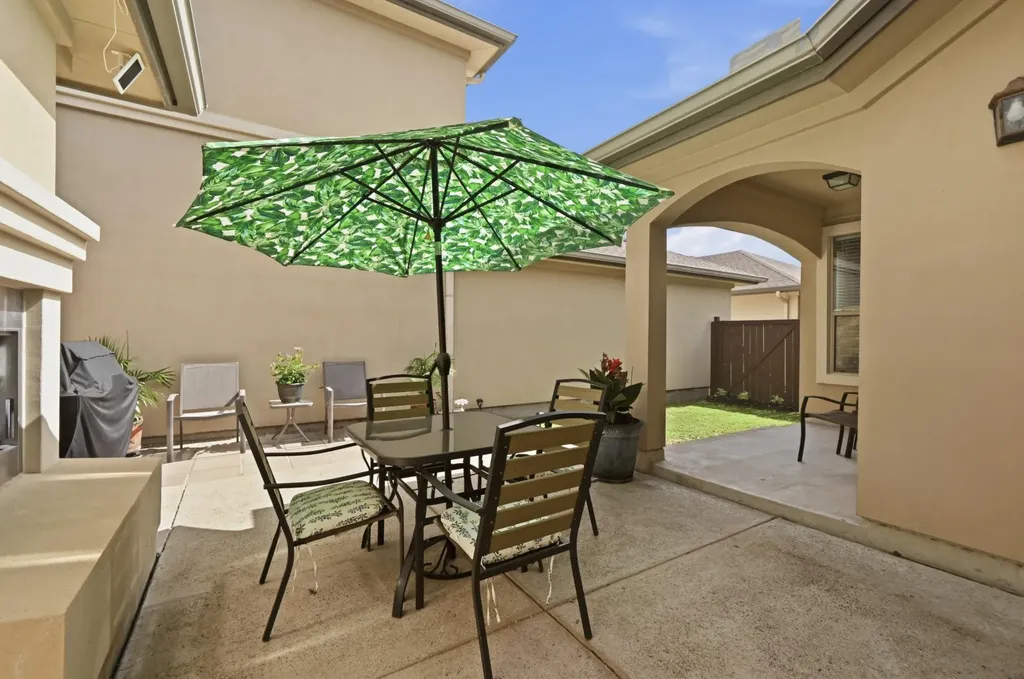 127 Via Villina Buda TX 78610