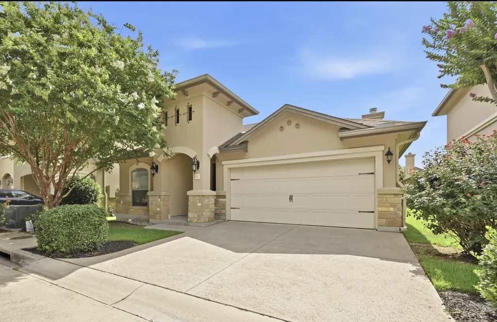 127 Via Villina Buda TX 78610
