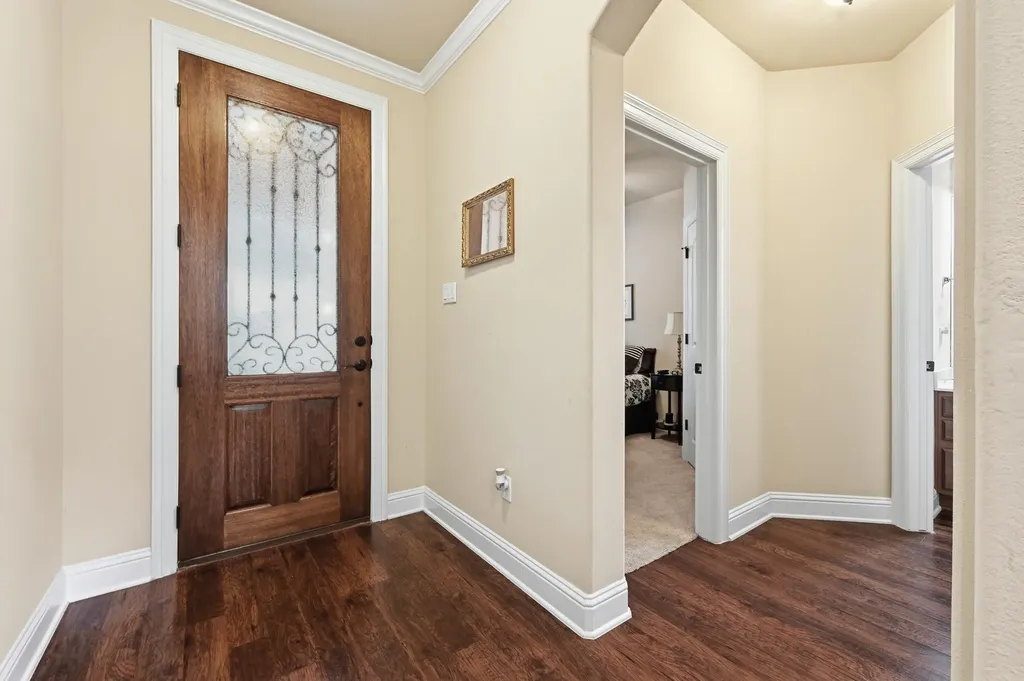 127 Via Villina Buda TX 78610