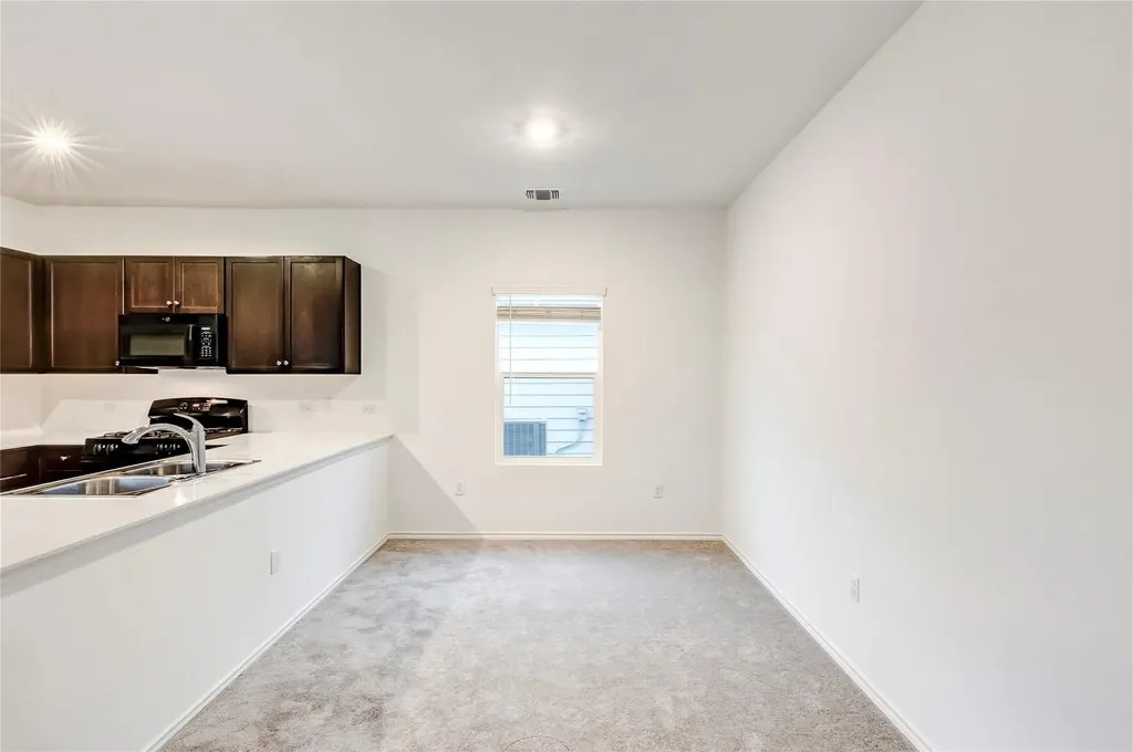 7706 Poppy Petal Loop Del Valle TX 78617