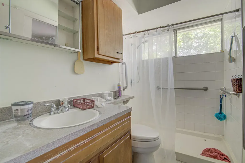 6704 Isabelle Drive Austin TX 78752
