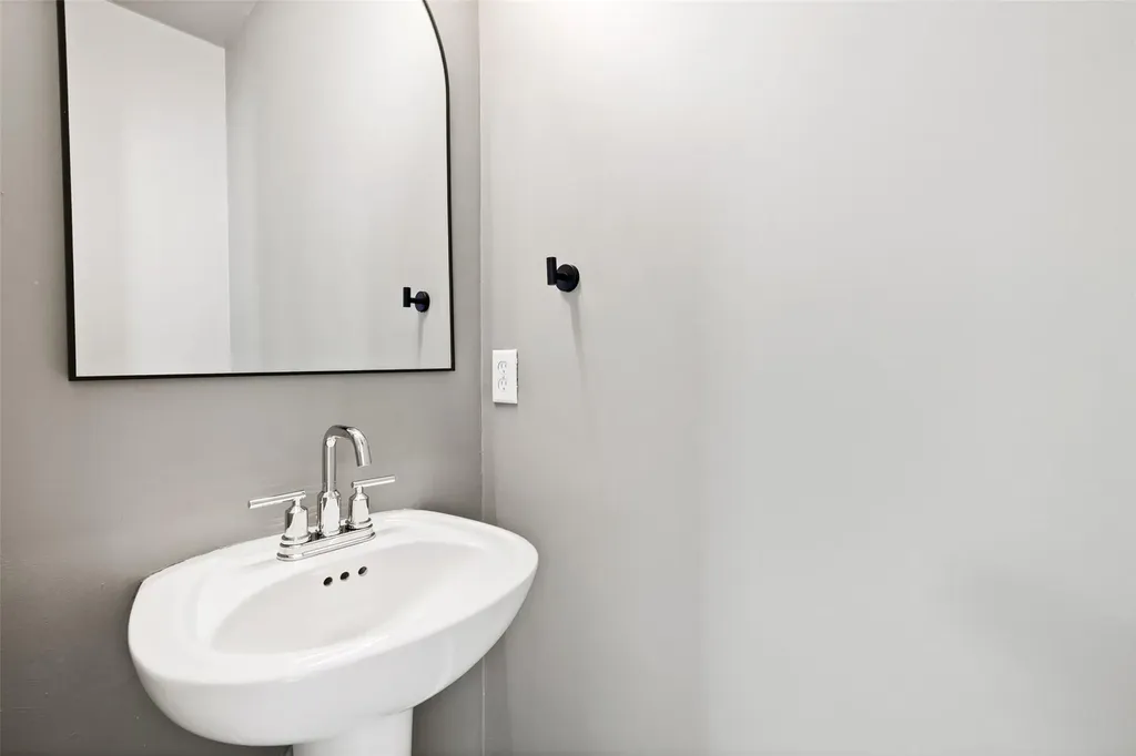 1615 Airedale Road Austin TX 78748