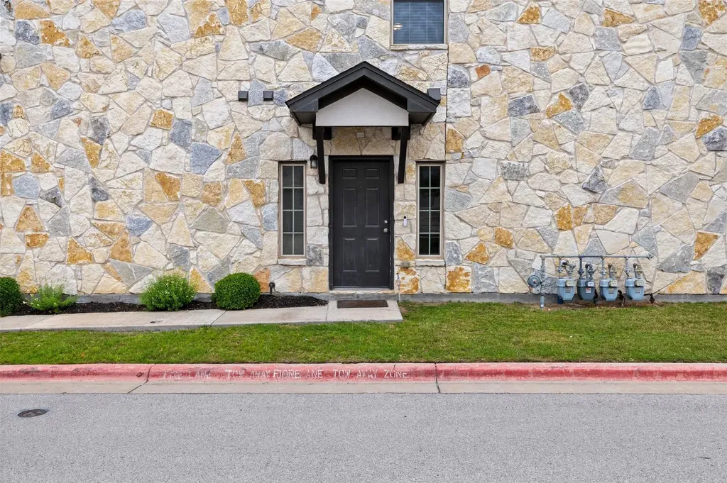 1615 Airedale Road Austin TX 78748