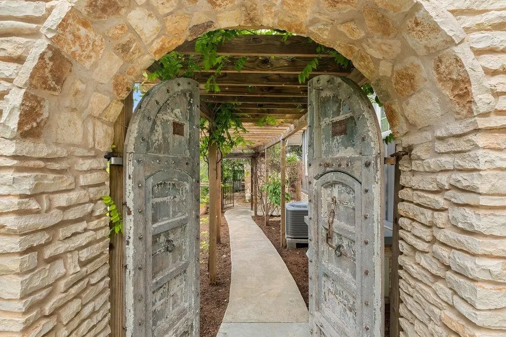 1900 Pursley Road Dripping Springs TX 78620