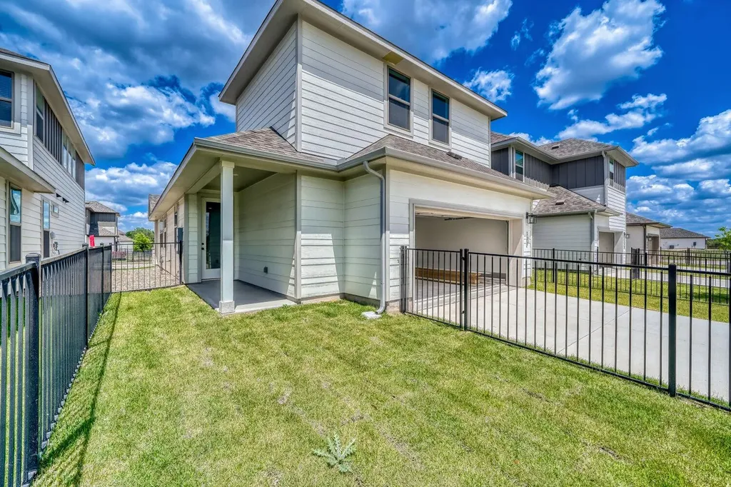 122 International Street Buda TX 78610