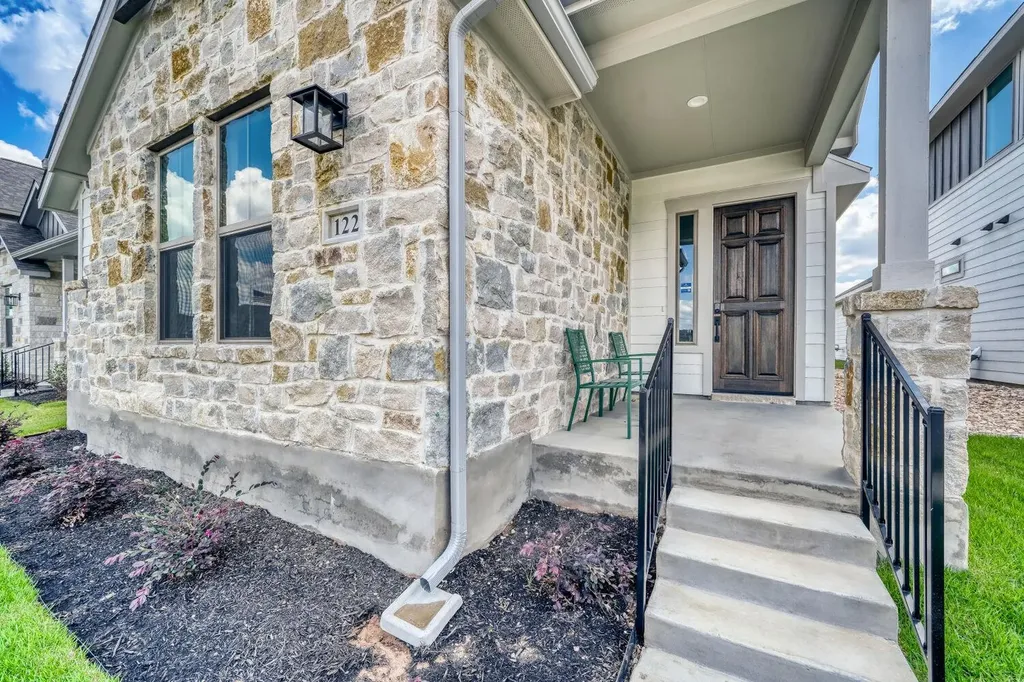 122 International Street Buda TX 78610