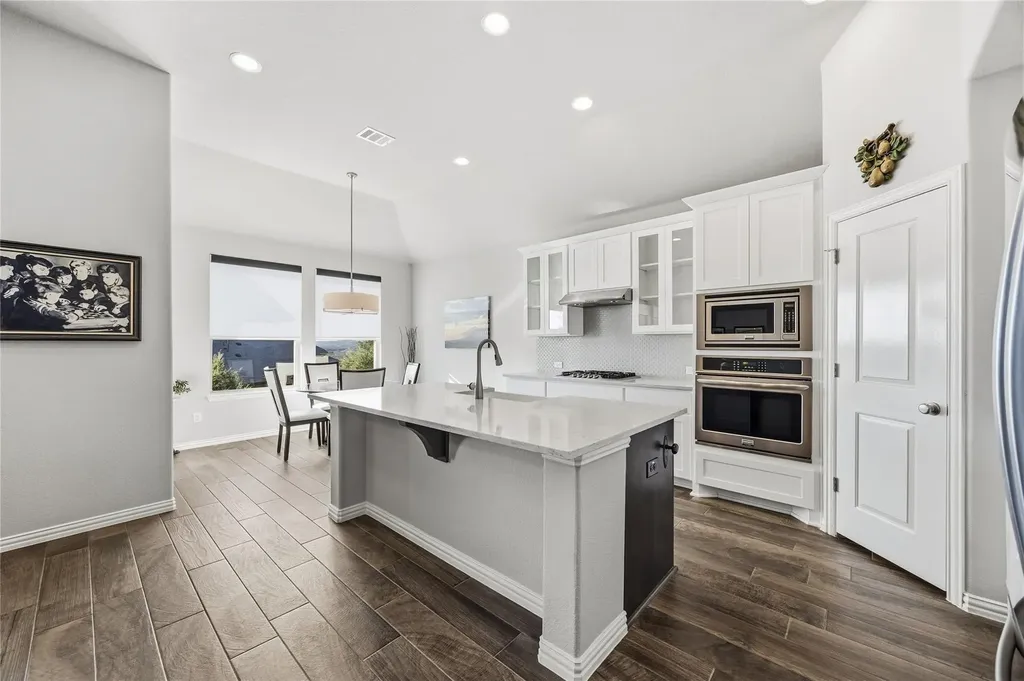 7805 Turnback Ledge Trail Lago Vista TX 78645