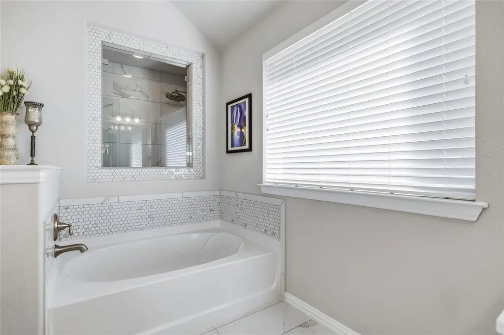 7805 Turnback Ledge Trail Lago Vista TX 78645