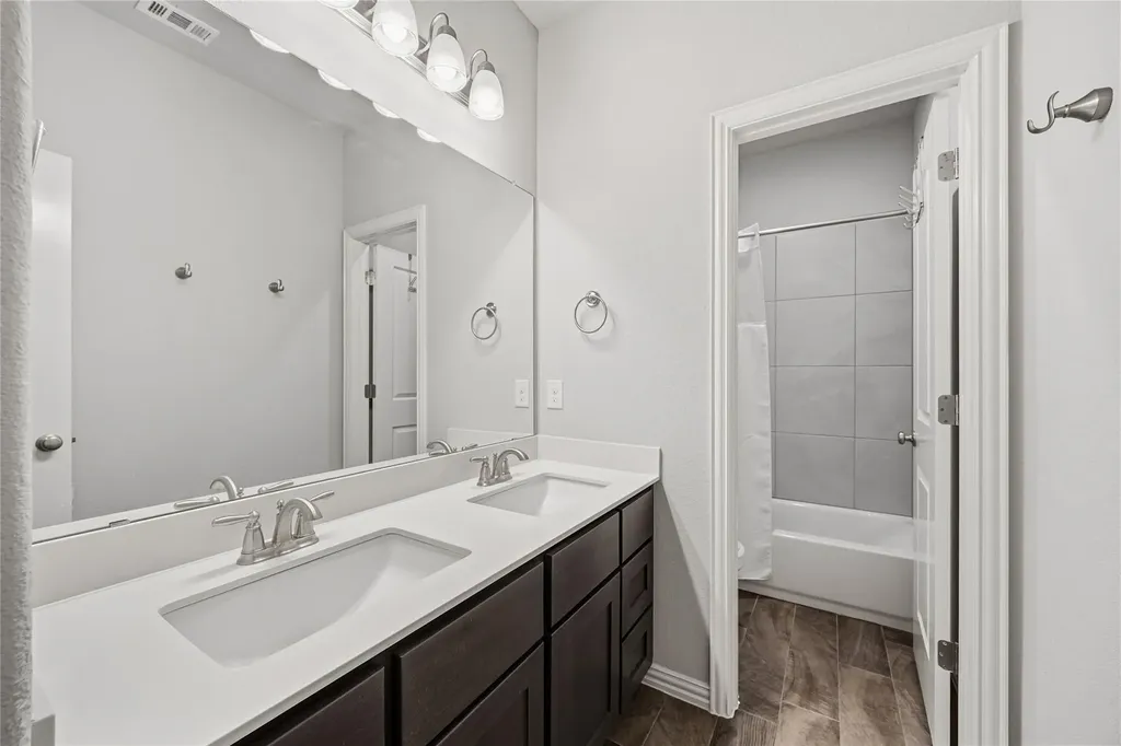 7805 Turnback Ledge Trail Lago Vista TX 78645