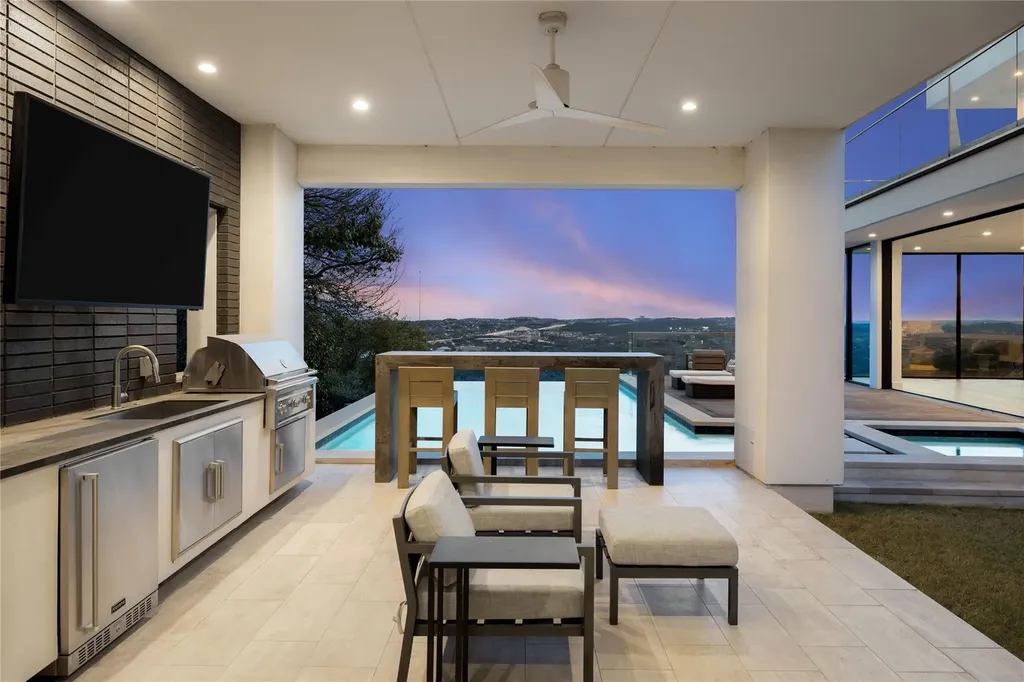 6607 W Courtyard Drive Austin TX 78730