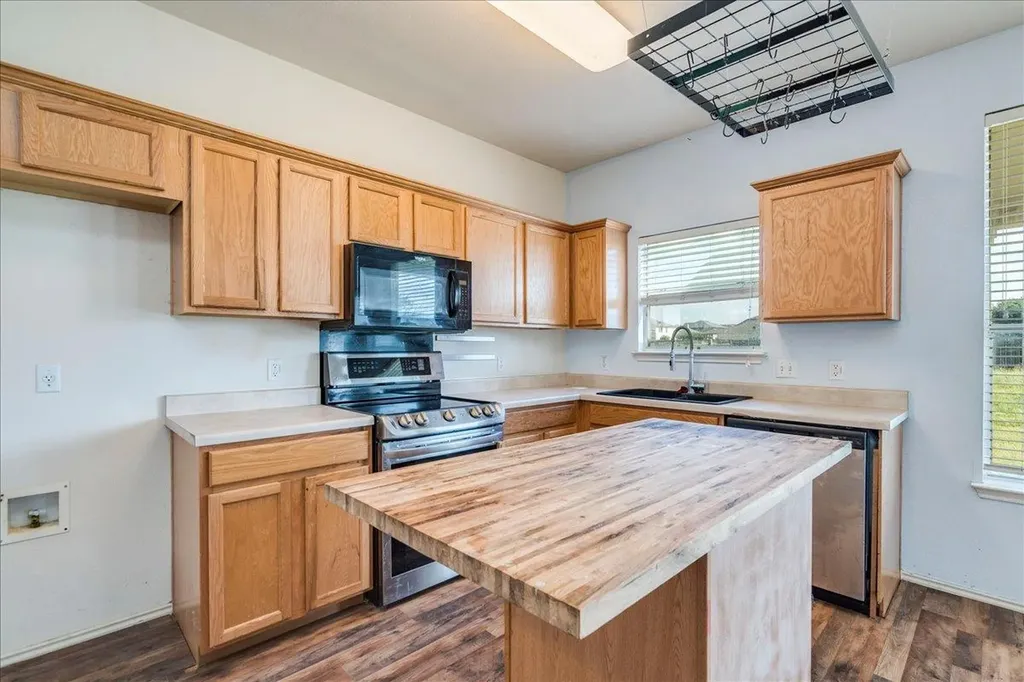 13408 Dwight Eisenhower Court Manor TX 78653