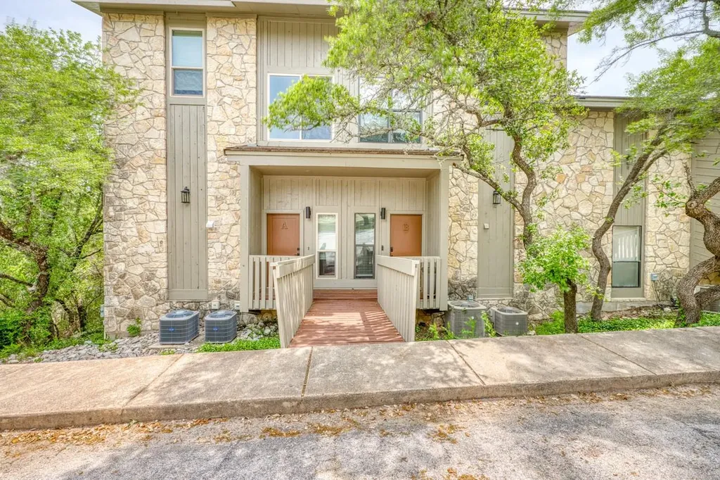 801 Grassy Knoll Horseshoe Bay TX 78657