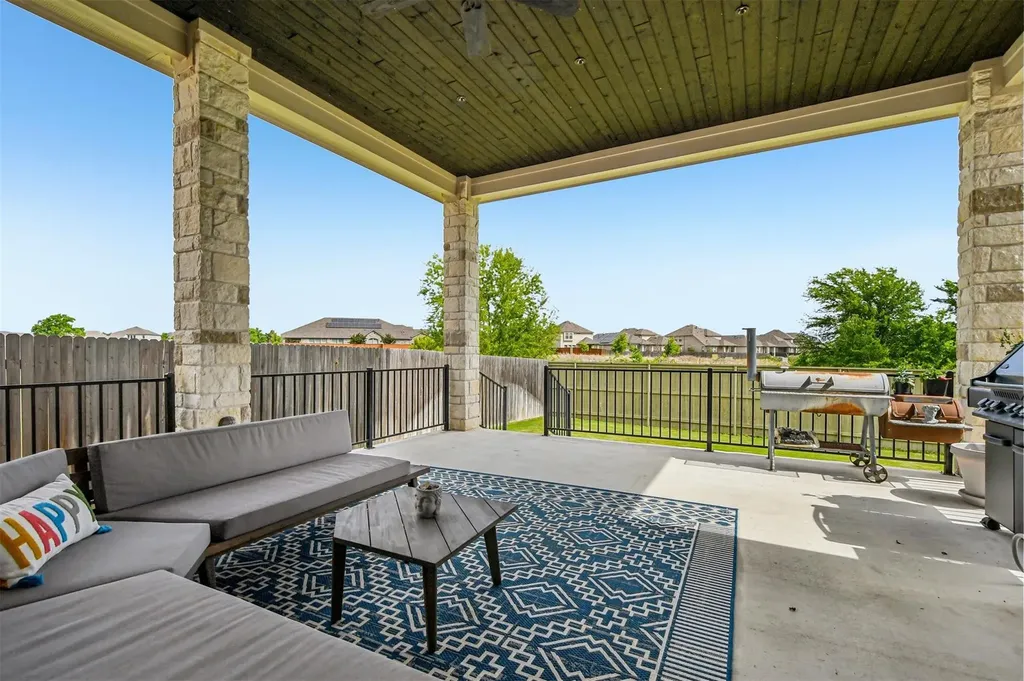 208 Great Lawn Bend Liberty Hill TX 78642