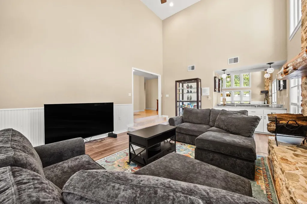 10805 Spicewood Parkway Austin TX 78750