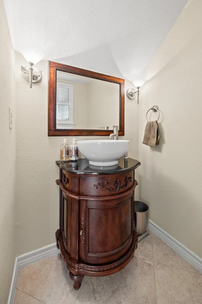 10805 Spicewood Parkway Austin TX 78750