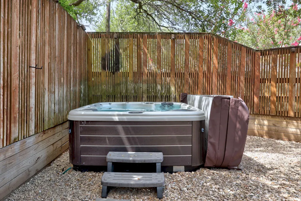 10805 Spicewood Parkway Austin TX 78750