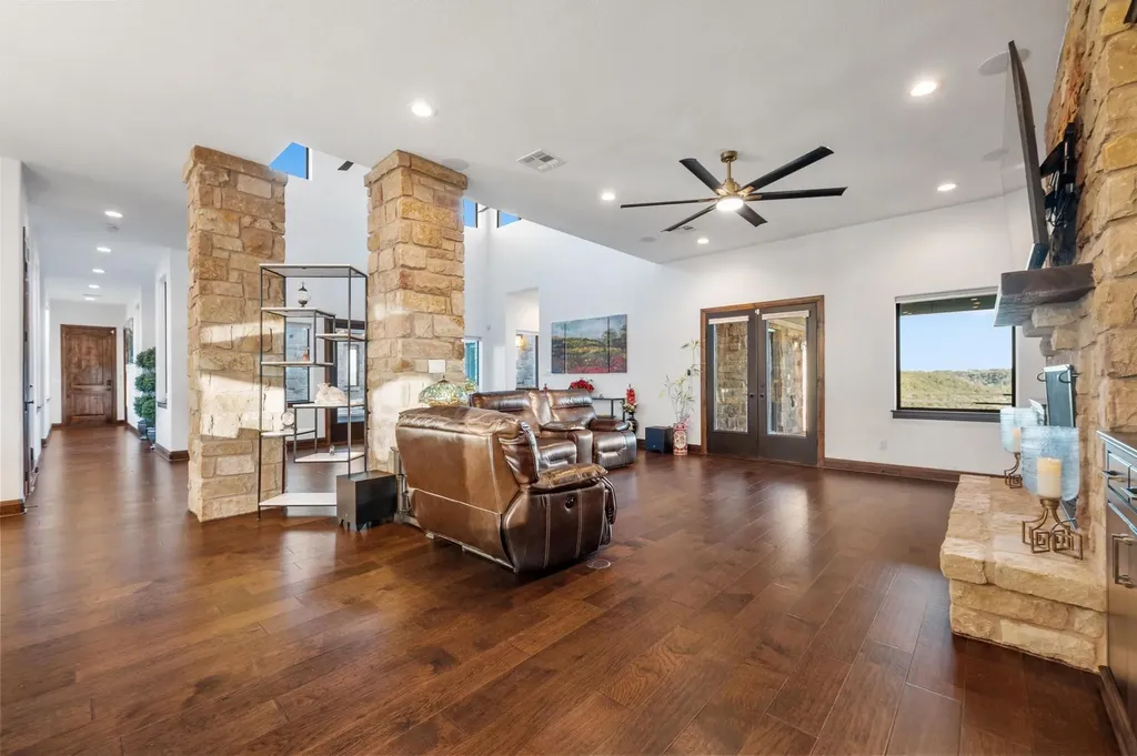 13017 Luna Montana Way S Austin TX 78732