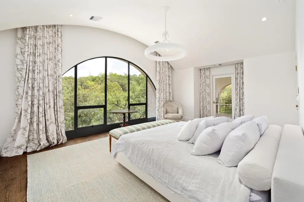 4500 River Wood Court Austin TX 78731
