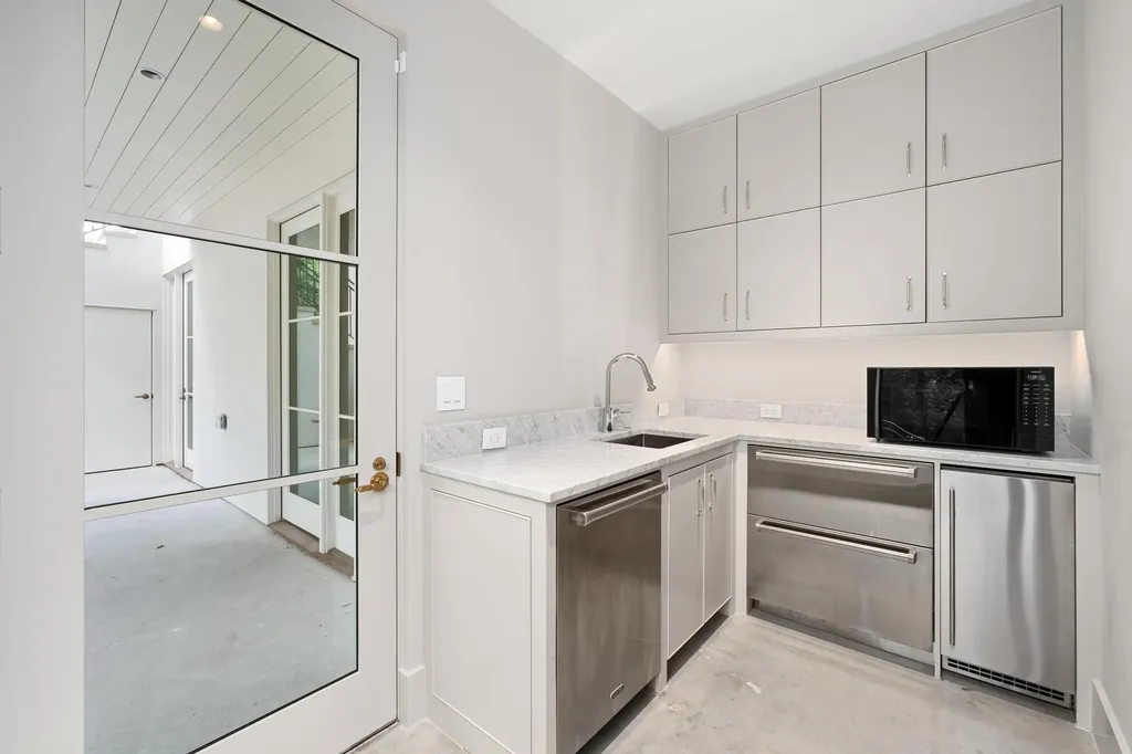 4500 River Wood Court Austin TX 78731