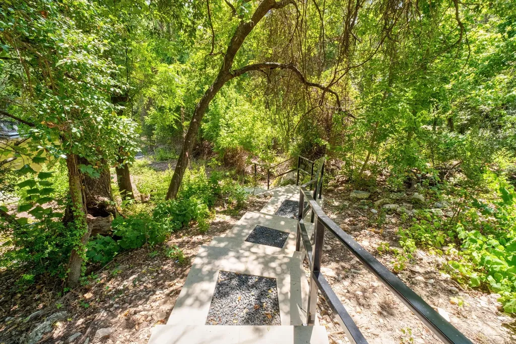 4500 River Wood Court Austin TX 78731