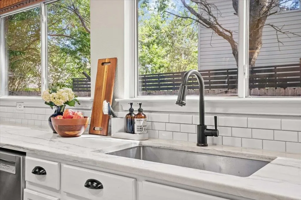4319 Triboro Trail Austin TX 78749