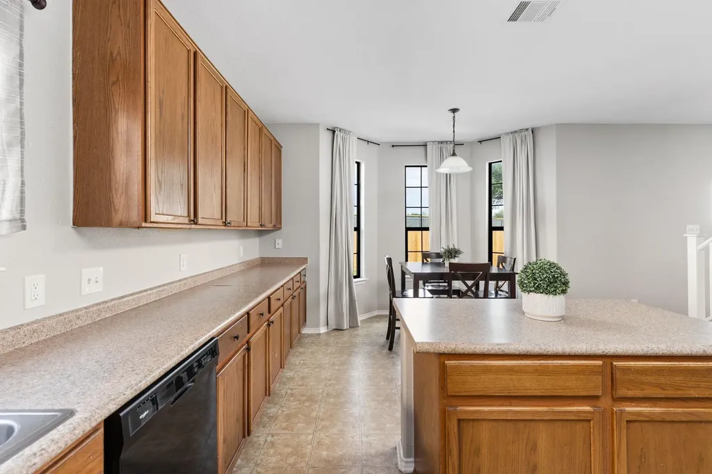 1660 Bayland Street Round Rock TX 78664