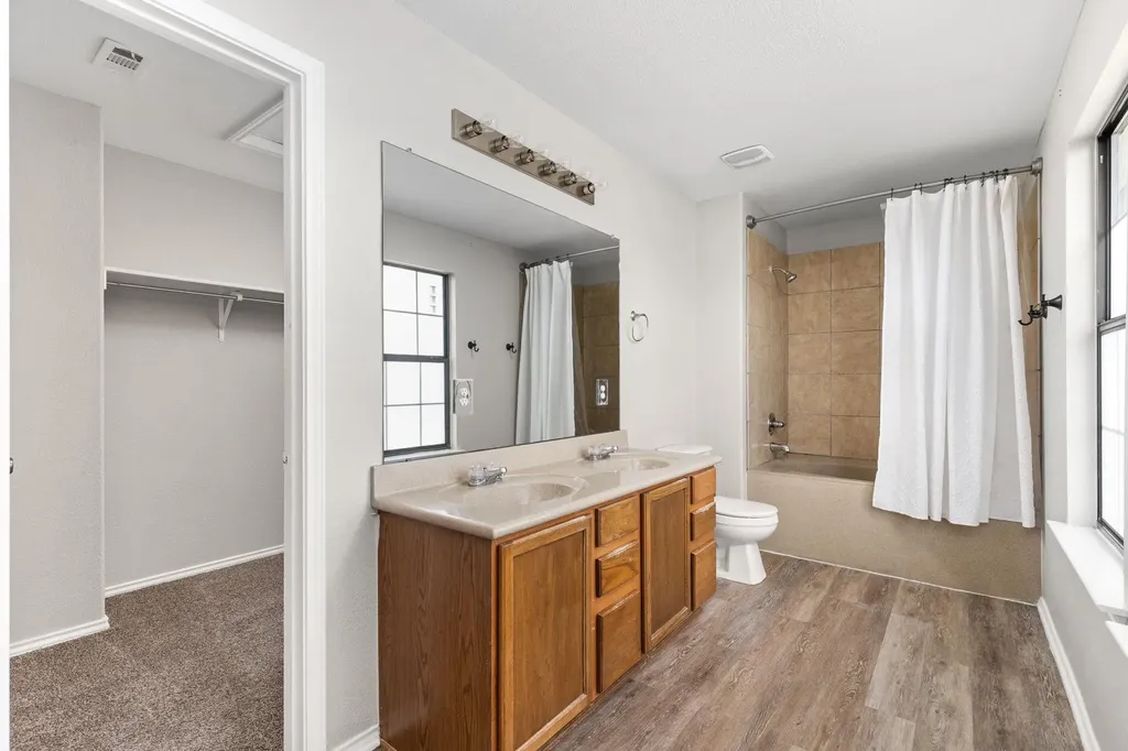 1660 Bayland Street Round Rock TX 78664