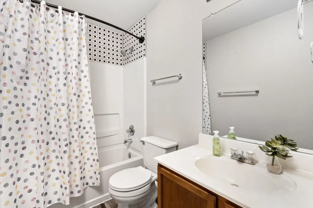 1660 Bayland Street Round Rock TX 78664