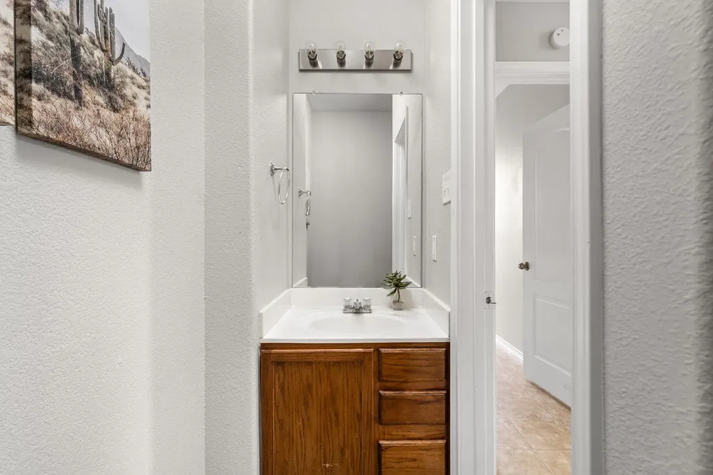 1660 Bayland Street Round Rock TX 78664