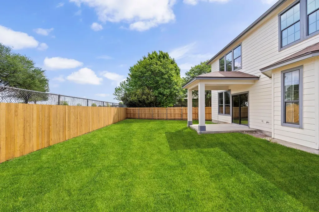 1660 Bayland Street Round Rock TX 78664