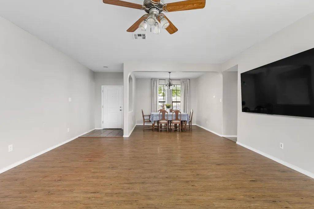 1660 Bayland Street Round Rock TX 78664
