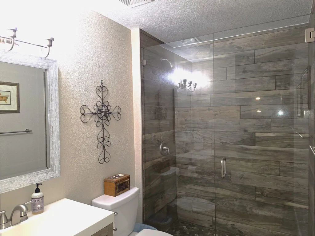 1601 Judy Lynn Drive Spicewood TX 78669