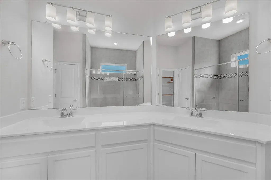 9941 Comely Bend Manor TX 78653