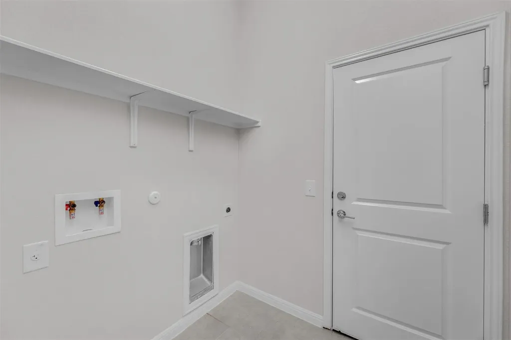 9941 Comely Bend Manor TX 78653