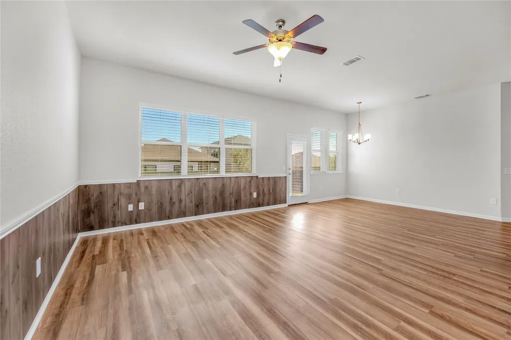 9941 Comely Bend Manor TX 78653