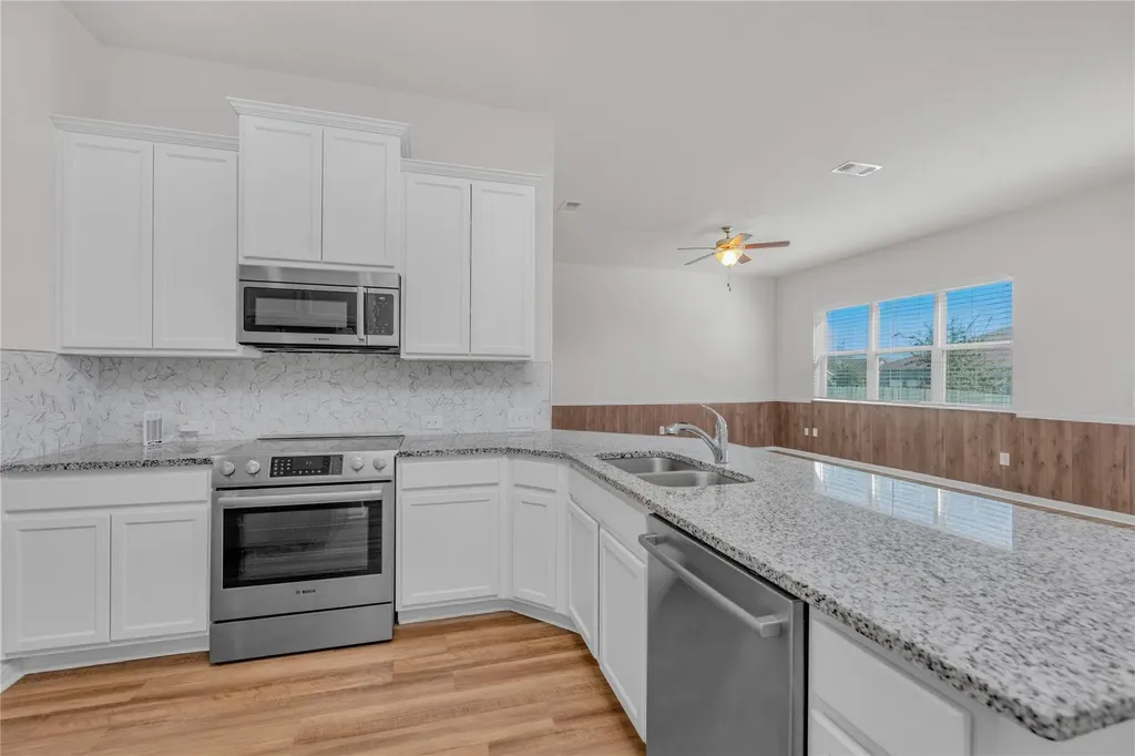 9941 Comely Bend Manor TX 78653
