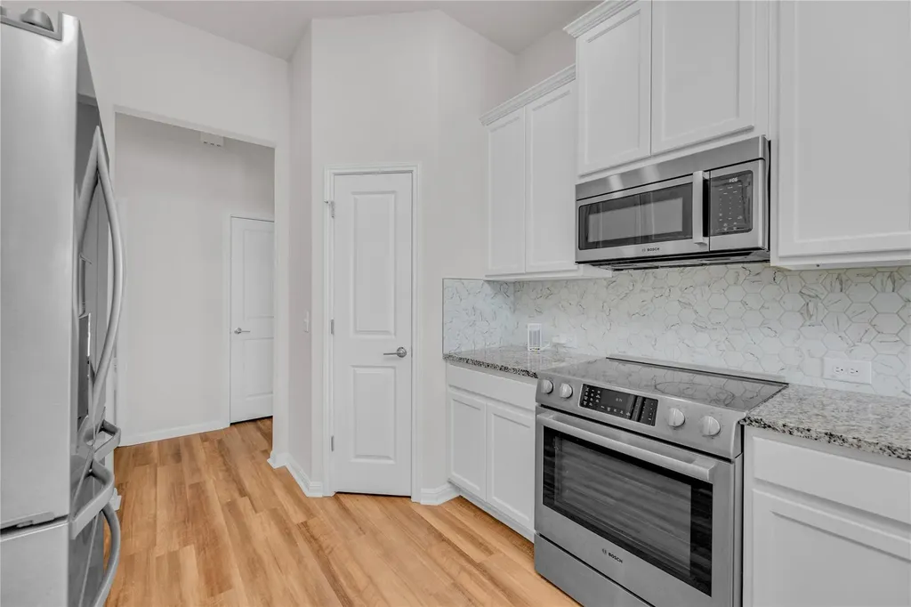 9941 Comely Bend Manor TX 78653