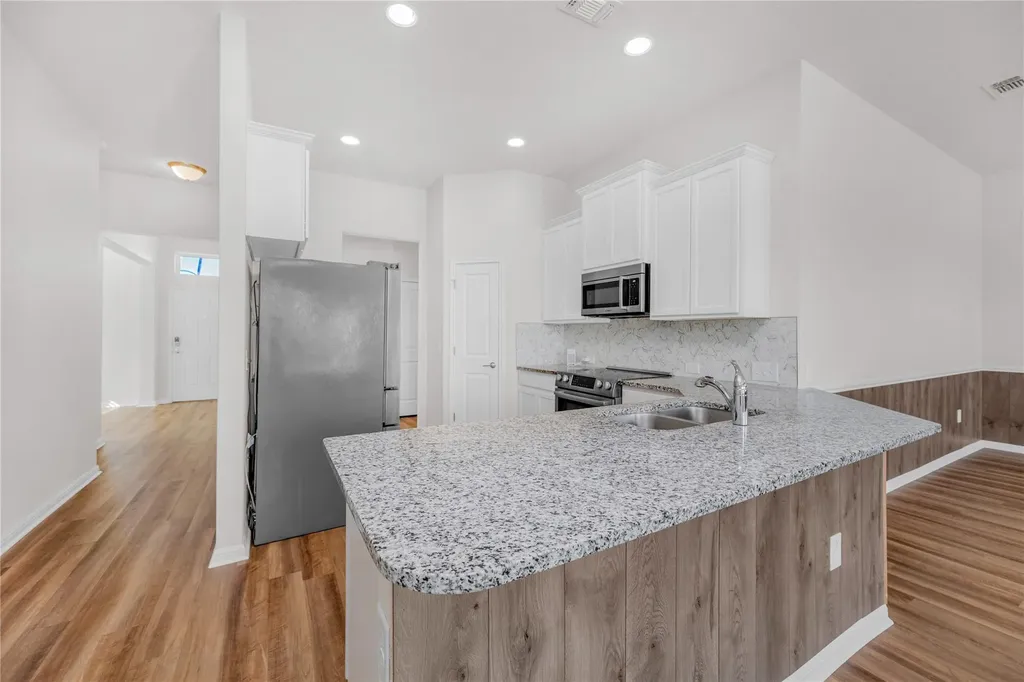 9941 Comely Bend Manor TX 78653