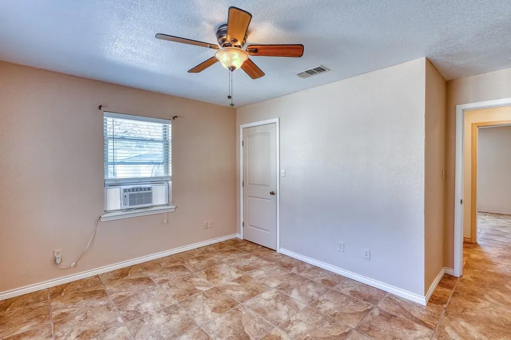 1129 Lonesome Loop Blanco TX 78606