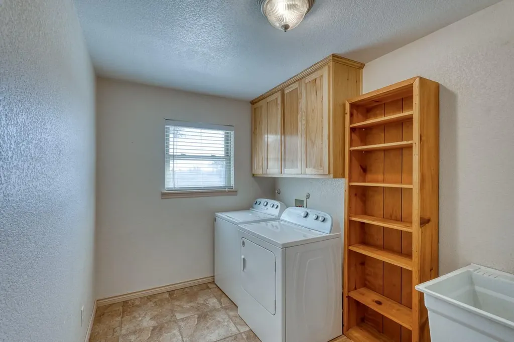 1129 Lonesome Loop Blanco TX 78606