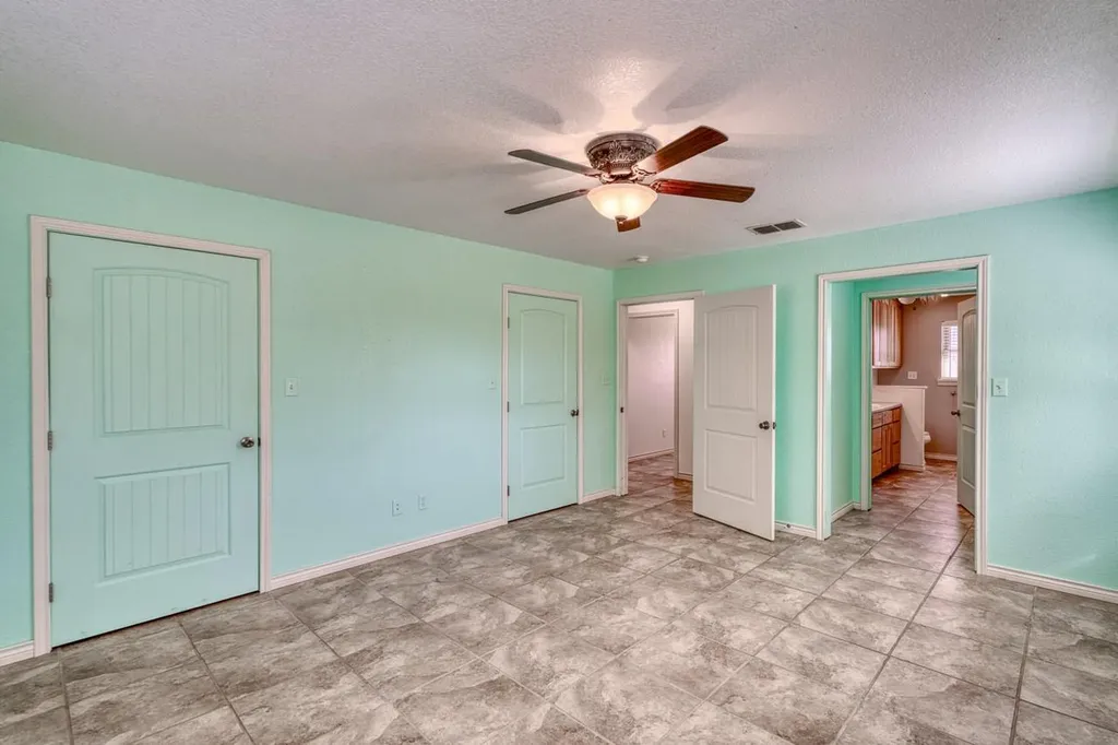 1129 Lonesome Loop Blanco TX 78606