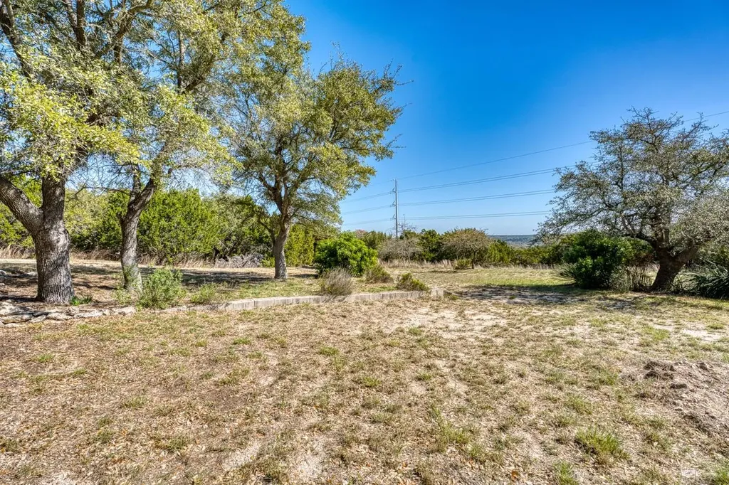 1129 Lonesome Loop Blanco TX 78606