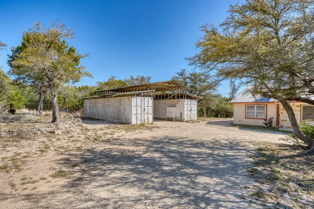 1129 Lonesome Loop Blanco TX 78606