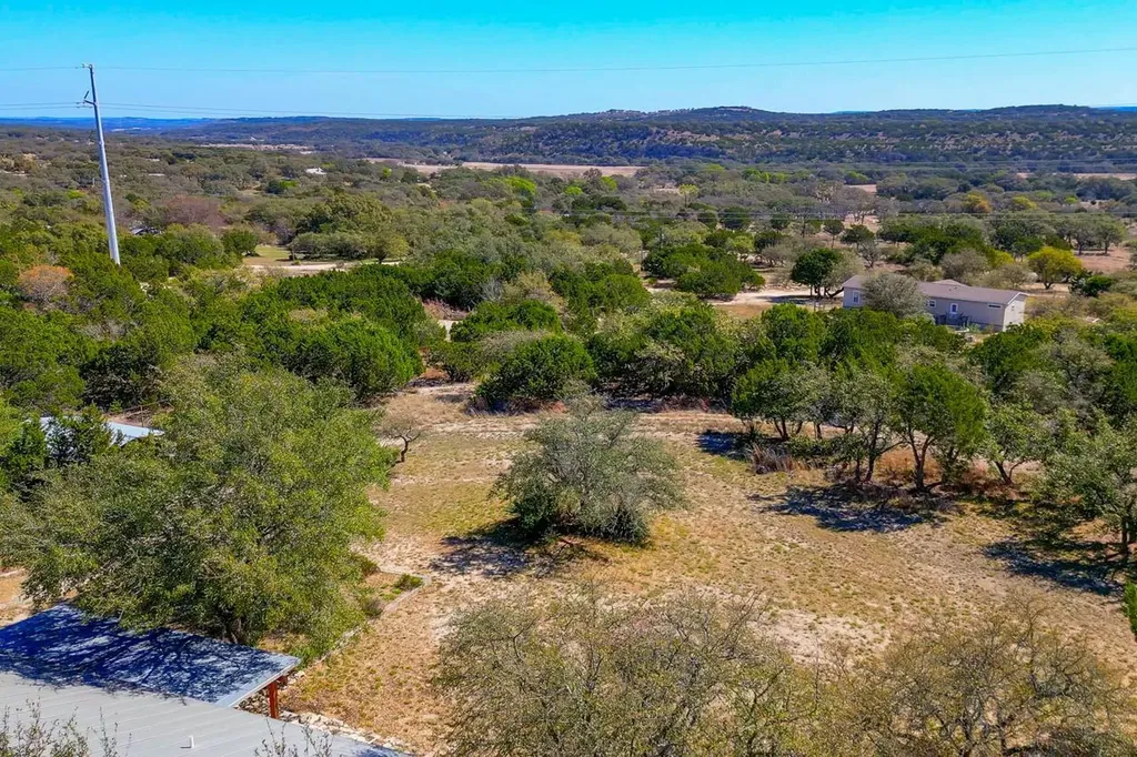 1129 Lonesome Loop Blanco TX 78606