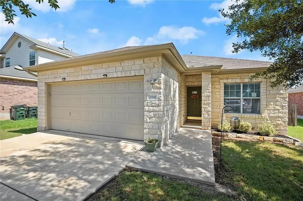 1941 Amberwood Loop Kyle TX 78640